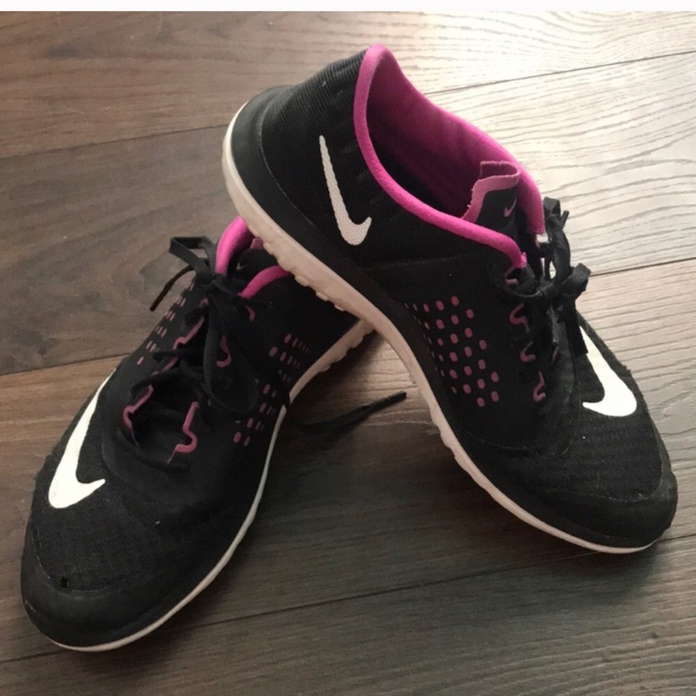 Nike tennis shoes